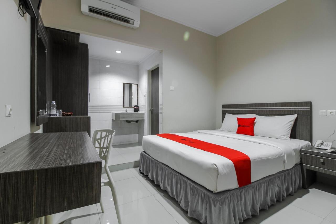 Reddoorz Plus Syariah @ Jalan Sriwijaya Medan Exterior photo