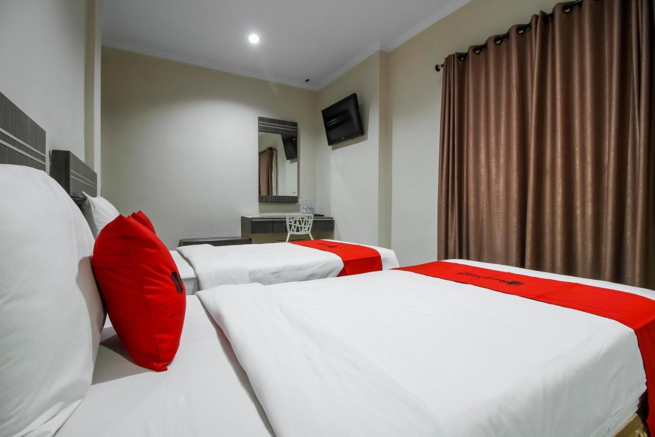 Reddoorz Plus Syariah @ Jalan Sriwijaya Medan Exterior photo