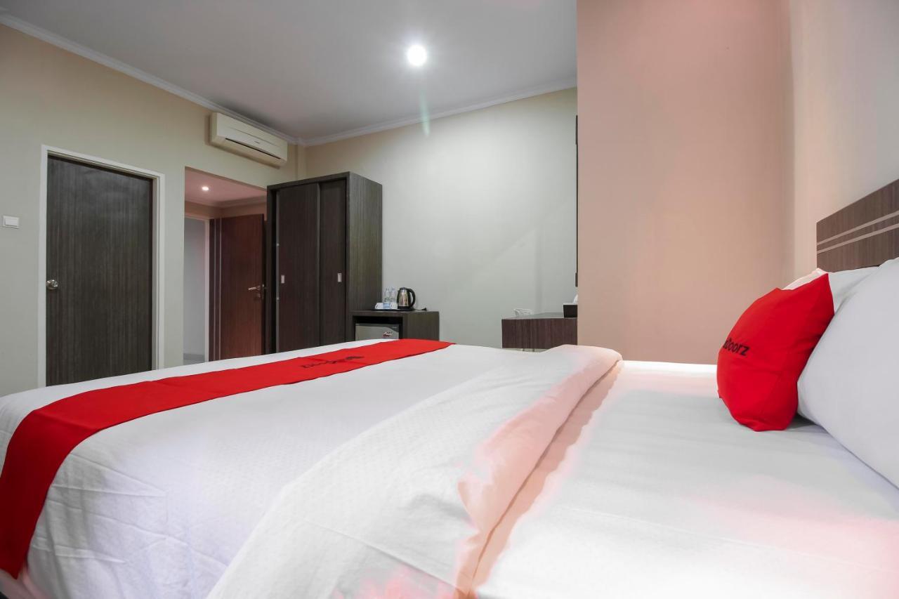 Reddoorz Plus Syariah @ Jalan Sriwijaya Medan Exterior photo