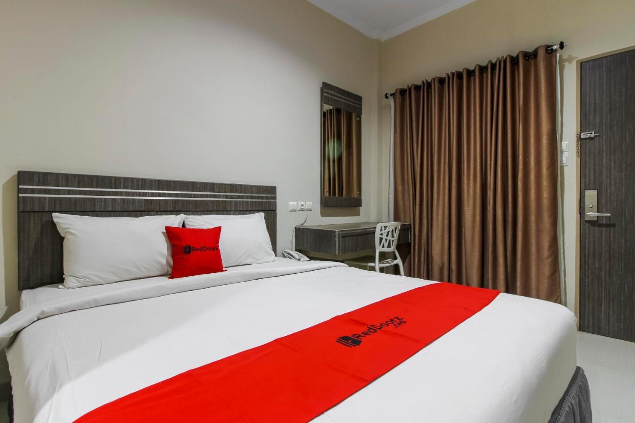 Reddoorz Plus Syariah @ Jalan Sriwijaya Medan Exterior photo