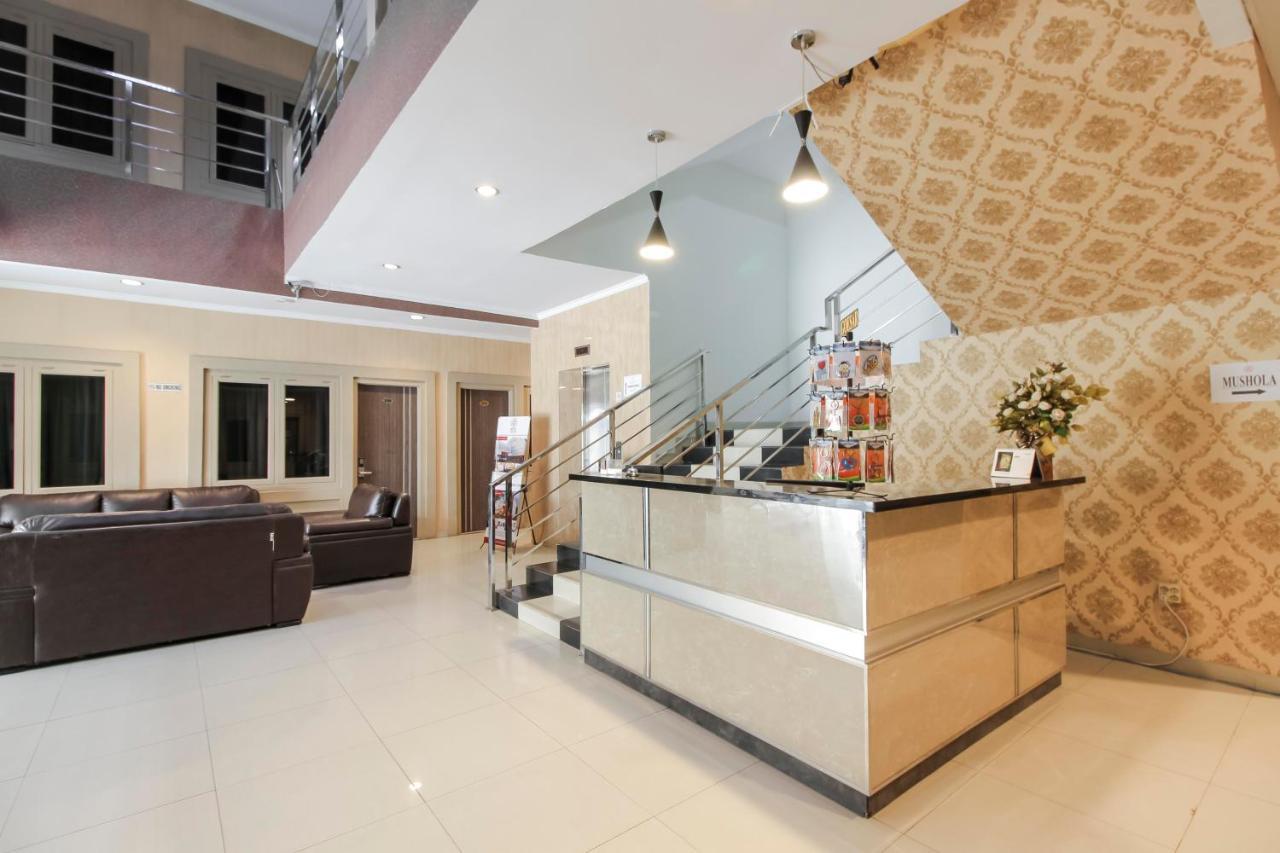 Reddoorz Plus Syariah @ Jalan Sriwijaya Medan Exterior photo