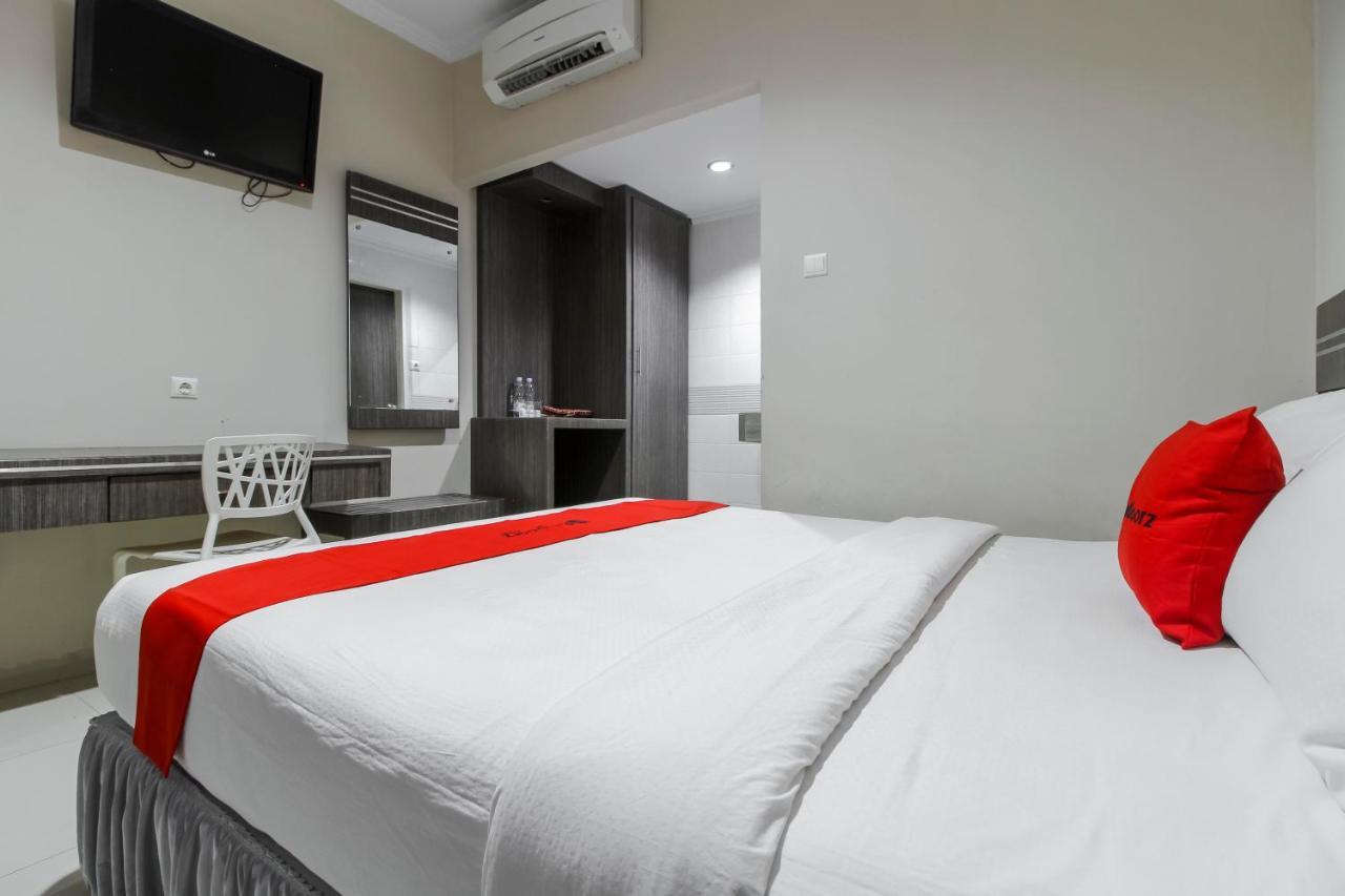 Reddoorz Plus Syariah @ Jalan Sriwijaya Medan Exterior photo
